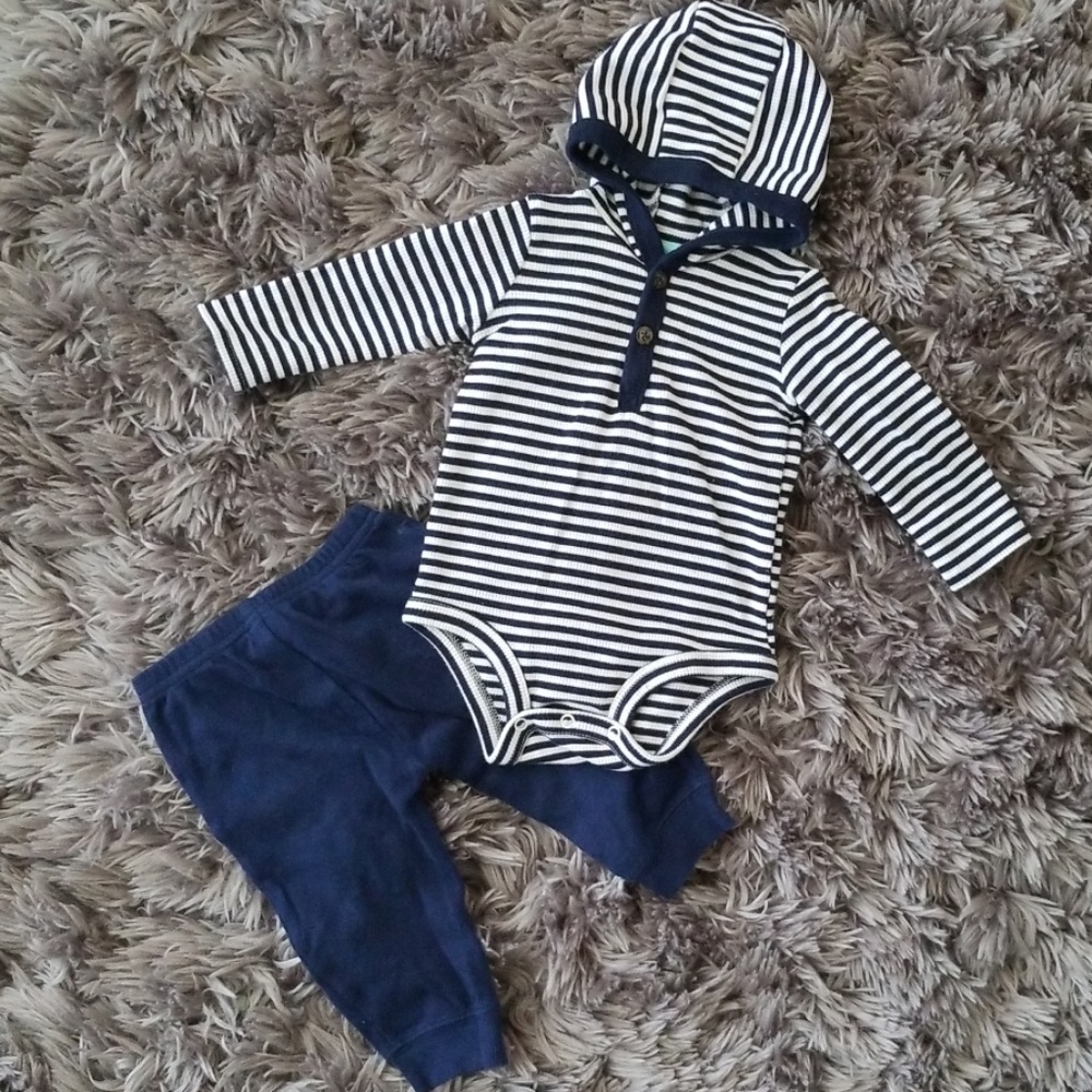 Baby hooded 2 piece 6-9 months